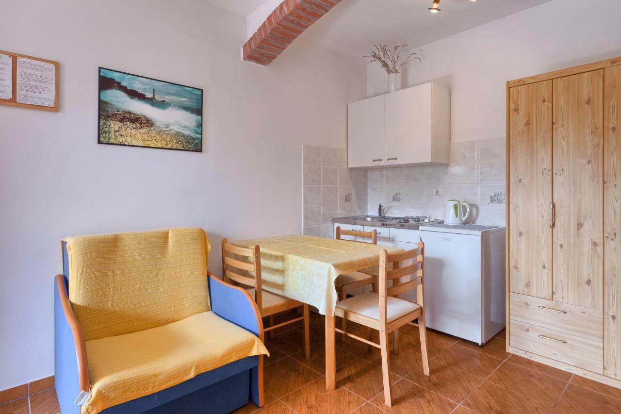 Vila Milla Premantura Bagian luar foto