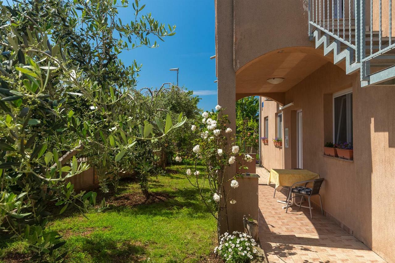 Vila Milla Premantura Bagian luar foto