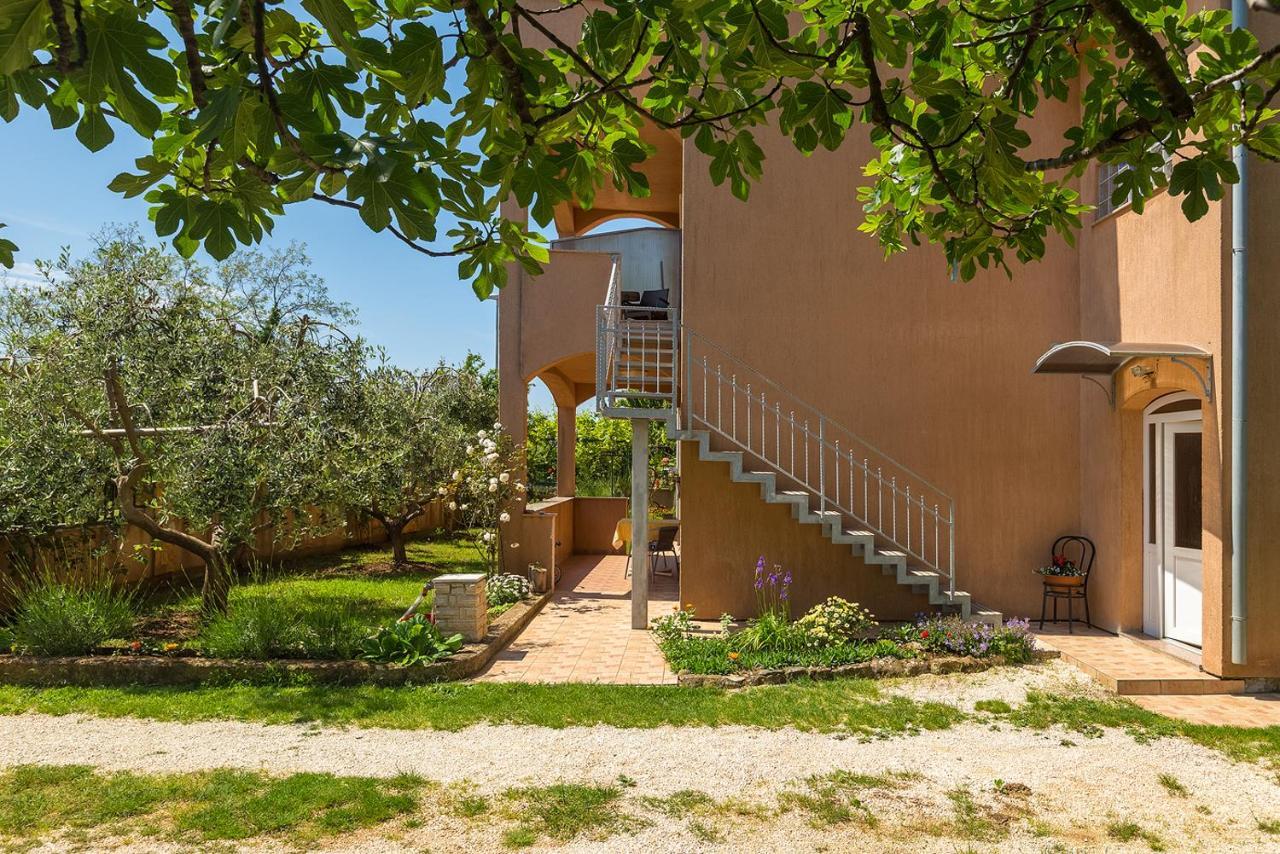 Vila Milla Premantura Bagian luar foto