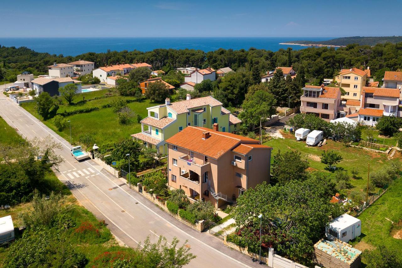 Vila Milla Premantura Bagian luar foto